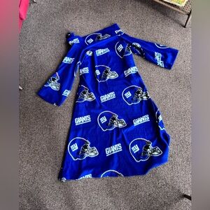 NY Giants Logo Blanket throw with sleeves